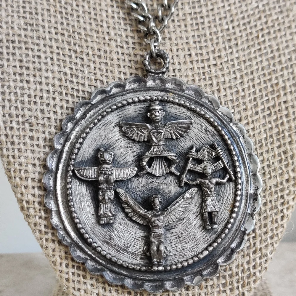 Vintage Native American Totem Pole Silver Metal Medallion Necklace - Picture 11 of 14